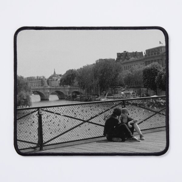 Aperçu de l'œuvre Photographie Les amoureux du Pont des Arts créée et vendue par LaPetiteBelette.