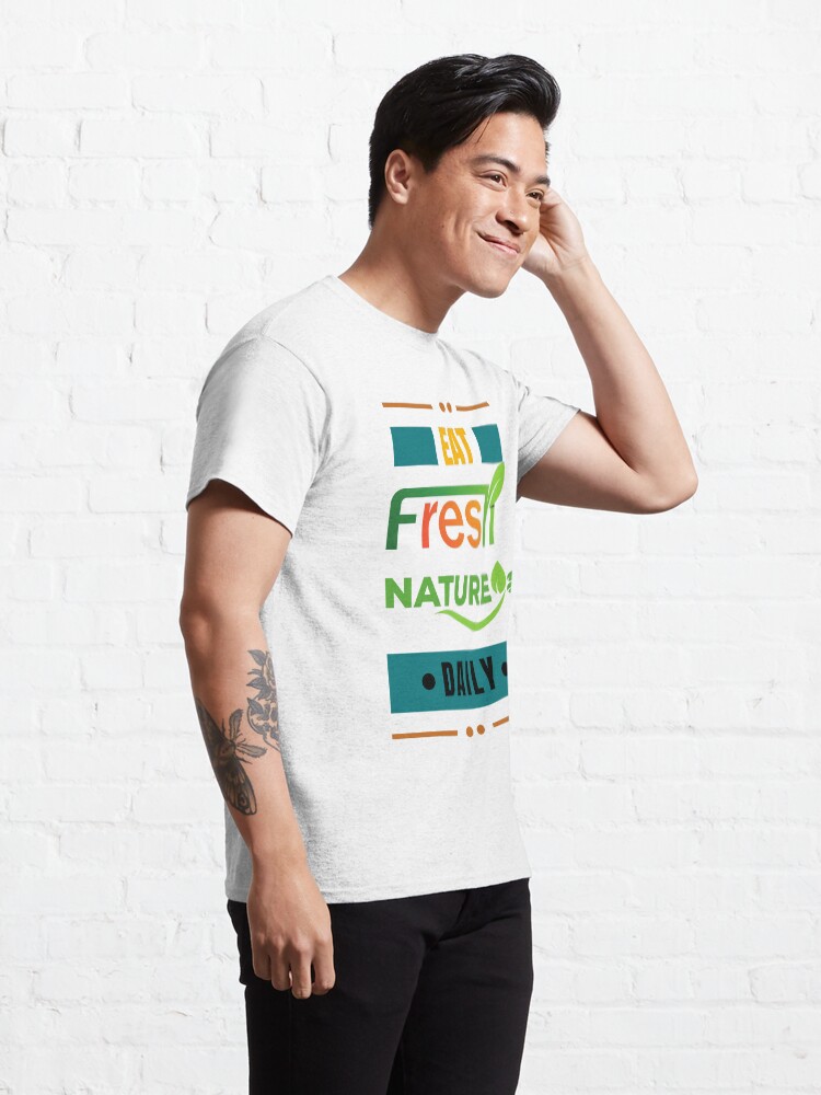 Essen Sie täglich frische Natur - bunte Typografie T-Shirt