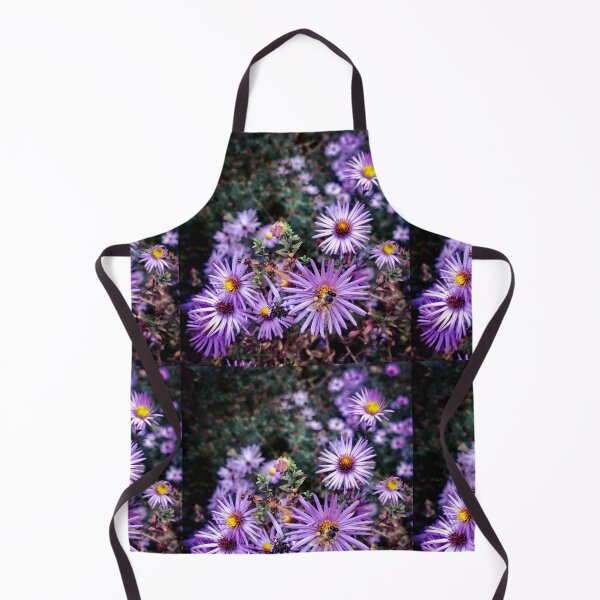 Artikelvorschau, Lila Wildblumen Mit Hummel entworfen und verkauft von MetalheadMinis.