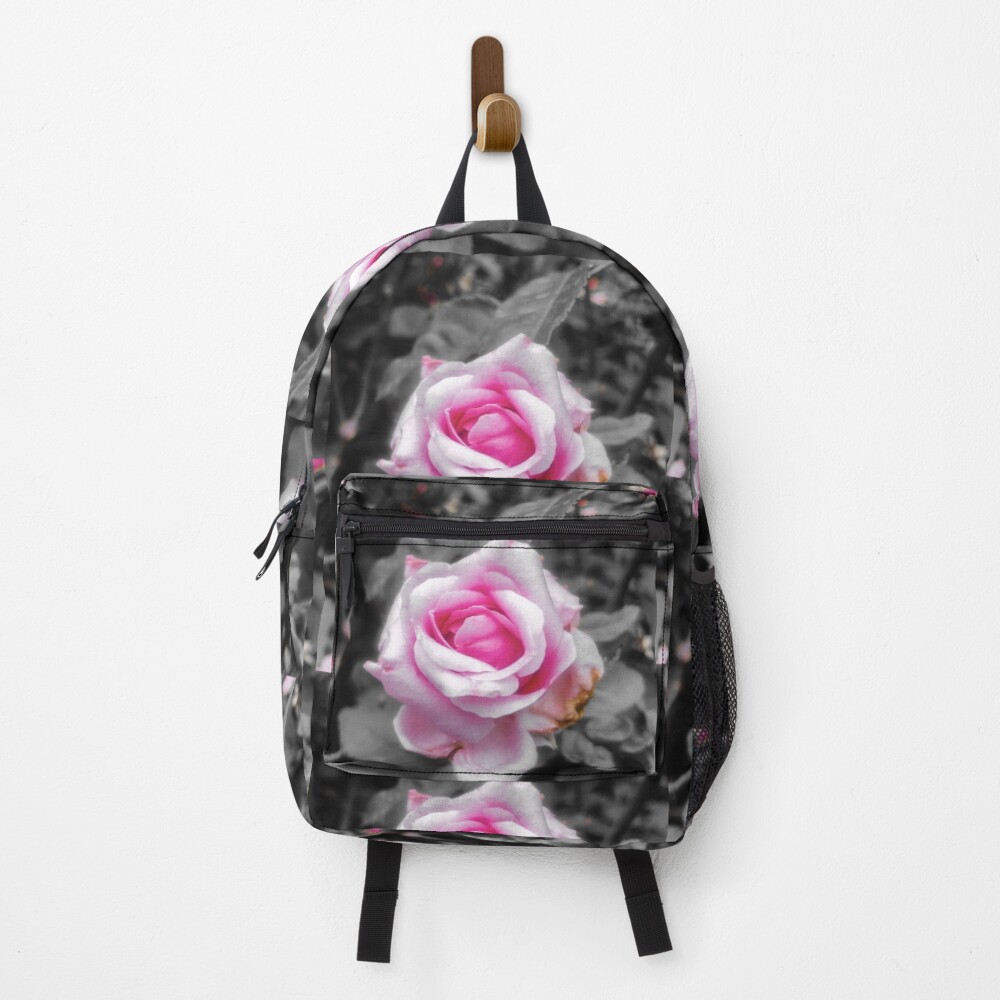 Vista previa del artículo con la obra «Mochila», diseñado y vendido por MetalheadMinis.