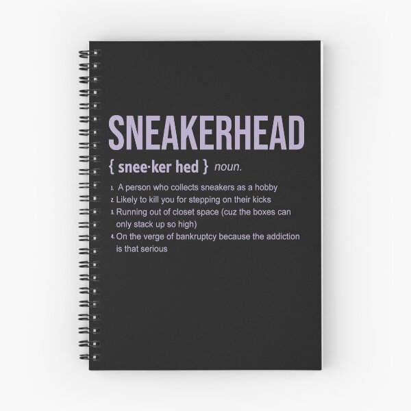 Artikelvorschau, SNEAKERHEAD Definition Lustiger Sneaker-Liebhaber-Entwurf entworfen und verkauft von Deborah-Jones.