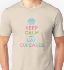 Keep Calm and Eat Cupcakes - beige Unisex T-Shirt
