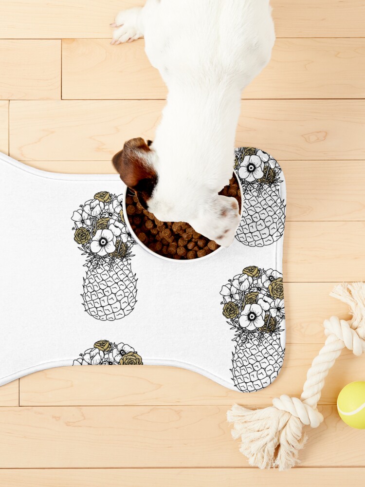 Alternate view of Pineapple Bouquet Pet Mat