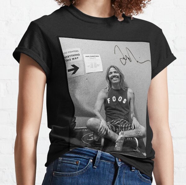 Taylor Hawkinš Drummer foo Hawkins Hawkins Hawkins Hawkins Hawkins Hawkins Drummer Hawkin 2022 Hawkins Hawkins Hawkins Hawkins Classic T-Shirt