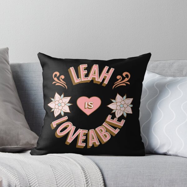 Vista previa del artículo con la obra «Leah es adorable - Nombres - Regalos de cumpleaños - Fans de aliteración», diseñado y vendido por epicthoughts.