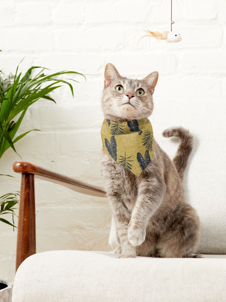 Alternate view of Moody Tropical Flora´s Pistachio Pet Bandana