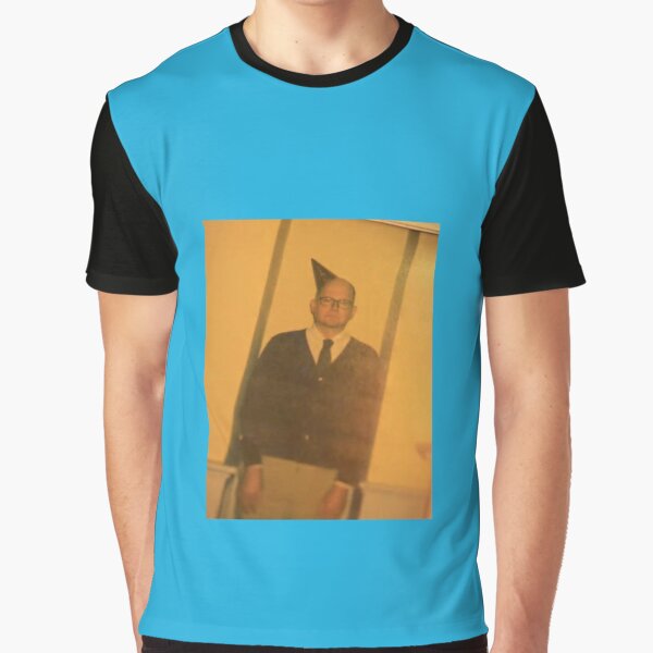Aperçu de l'œuvre T-shirt Joyeux anniversaire Colin Robinson II créée et vendue par LoreaHummel.