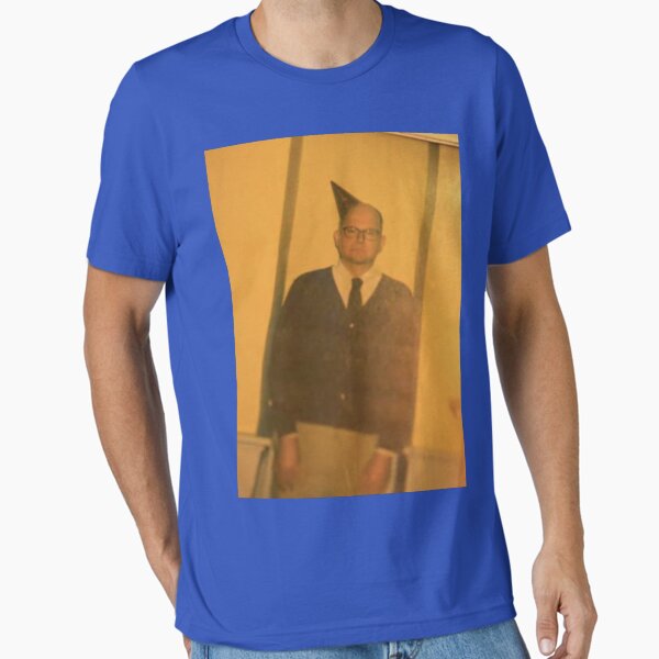 Aperçu de l'œuvre T-shirt Joyeux anniversaire Colin Robinson II créée et vendue par LoreaHummel.