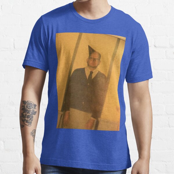 Aperçu de l'œuvre T-shirt Joyeux anniversaire Colin Robinson II créée et vendue par LoreaHummel.