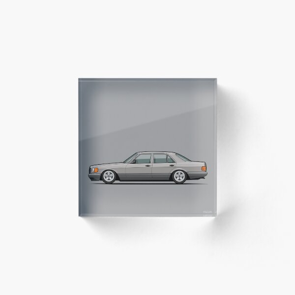 MB W126 500SE Brillantsilber Low on Pentas Acrylic Block