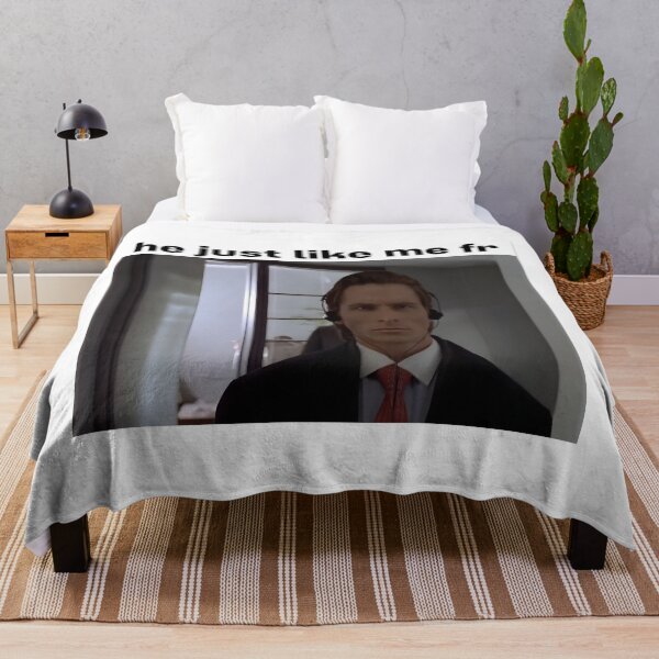 Vista previa del artículo con la obra «Patrick Bateman Él es como yo fr», diseñado y vendido por 2KCo.