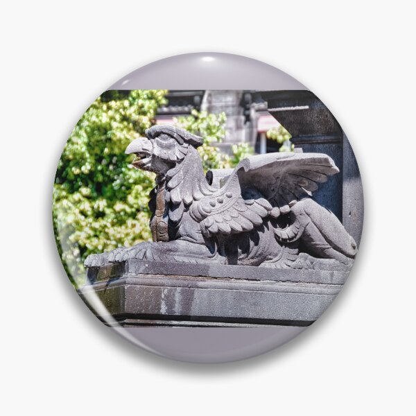 Aperçu de l'œuvre Statue Griffon ~ Fontaine Carrée ~ Clermont, France créée et vendue par MasterJames.