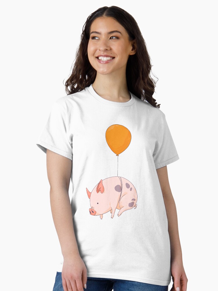 Aperçu 1 sur 7. T-shirt classique avec l'œuvre Quand les cochons volent créée et vendue par VictoriaHamre.