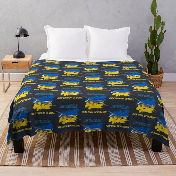 Artikelvorschau, Wesentliches T-Shirt Bayraktar Bayraktar-Brummen, das ich mit Ukraine stehe entworfen und verkauft von HelloooShop.