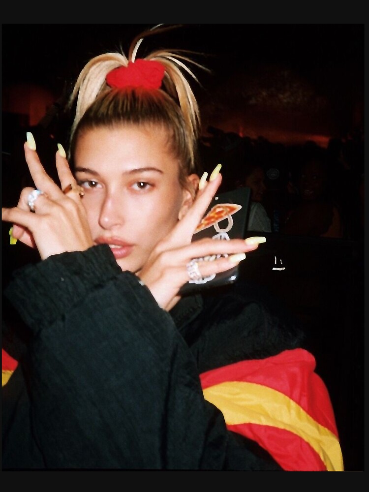 Sudadera con capucha con la obra «Hailey Baldwin Bieber Camiseta