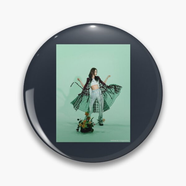 Artikelvorschau, LE SSERAFIM SAKURA FÜR WEVERSE MAG entworfen und verkauft von neko-ojimeow.