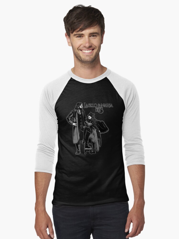 Aperçu 1 sur 3. T-shirt baseball manches ¾ avec l'œuvre couverture de l'album Laszlo & nadja créée et vendue par maddalena4439.