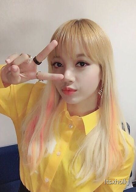 Do you find Lisa pretty? Lisa selca edition | allkpop Forums