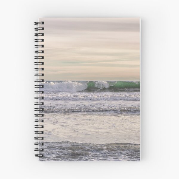 Artikelvorschau, Winter Wellen am Strand entworfen und verkauft von Roger Porter Photography.