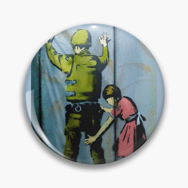 Artikelvorschau, Halten Sie an und suchen Sie Banksy - Mädchen, das Soldaten durchsucht entworfen und verkauft von WE-ARE-BANKSY.