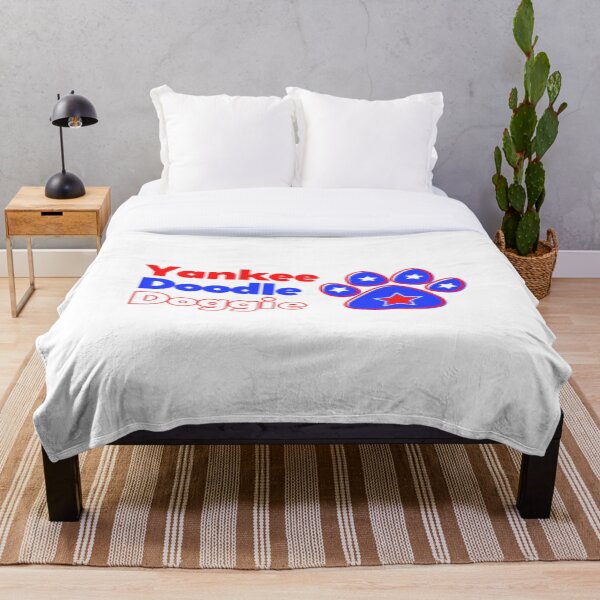 Aperçu de l'œuvre Yankee Doodle Doggie, tapis pour chien, bandana et plus pour votre chien patriotique, 4 juillet, Memorial Day, jour des anciens combattants créée et vendue par JCMCDesigns.