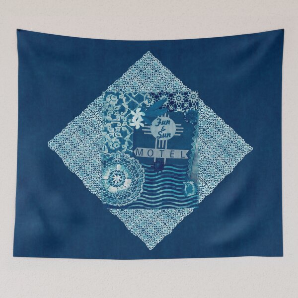 Aperçu de l'œuvre Amusant Soleil Motel Cyanotype créée et vendue par Janet Carlson.