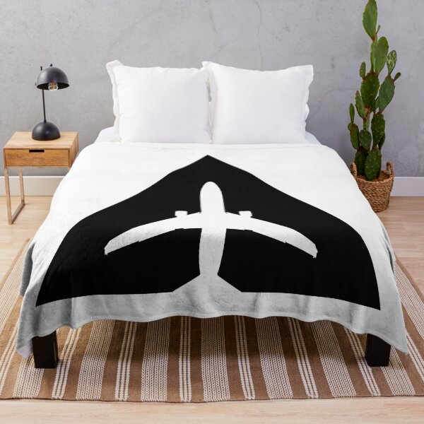 Artikelvorschau, Flugzeug im Dreieck minimalistisch schwarz entworfen und verkauft von avionbubble.
