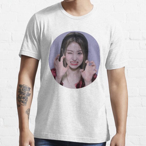 Yunjin Le Sserafim Fearless T Shirt By Lainysshop Redbubble Le Sserafim T Shirts