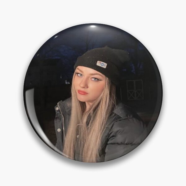 Item preview, Alyssa dream smp face designed and sold by bestizeyy.