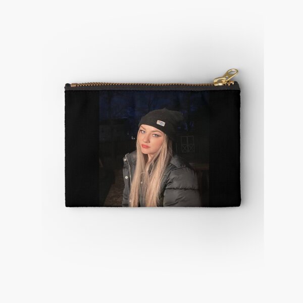 Item preview, Alyssa dream smp face designed and sold by bestizeyy.