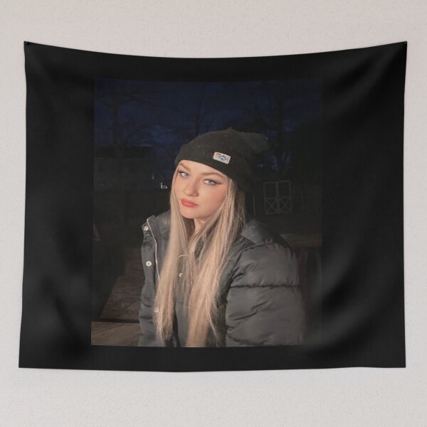 Item preview, Alyssa dream smp face designed and sold by bestizeyy.