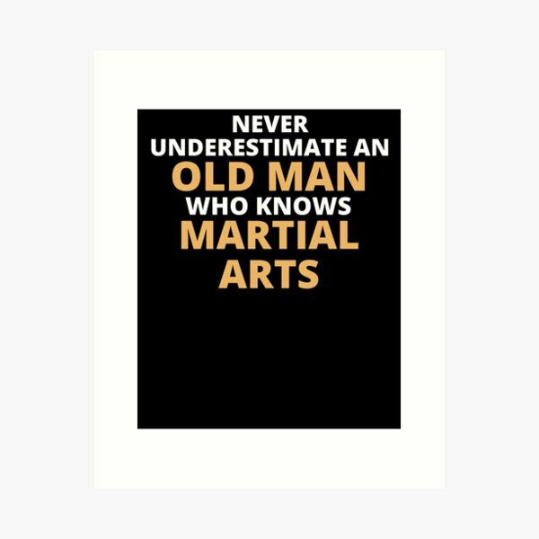 Artikel-Vorschau von Never Underestimate An Old Man Who Knows Martial Arts, designt und verkauft von clickmostro.
