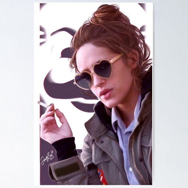 Sun glasses in shape of heart-Darlene Alderson (Carly Chaikin) on the Mr  Robot S01E10 | Spotern