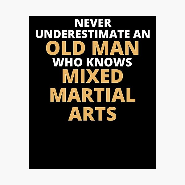 Artikel-Vorschau von Never Underestimate An Old Man Who Knows Mixed Martial Arts, designt und verkauft von clickmostro.