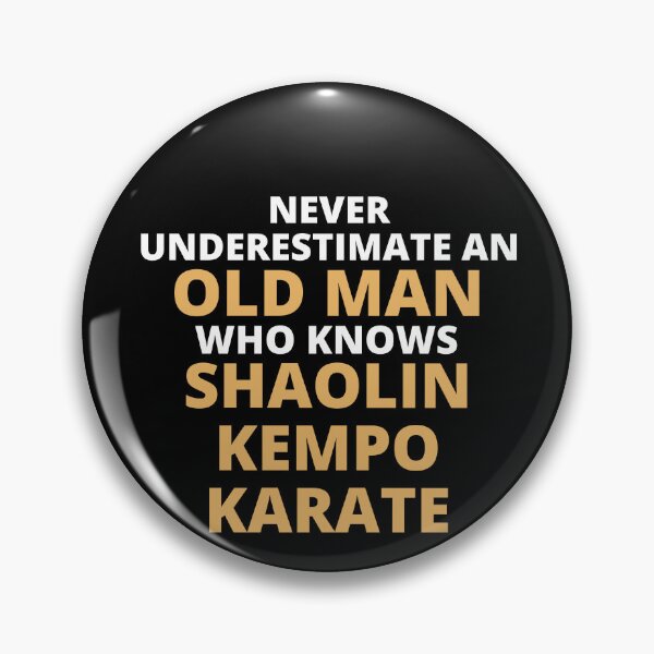 Artikelvorschau, Never Underestimate An Old Man Who Knows Shaolin Kempo Karate entworfen und verkauft von clickmostro.