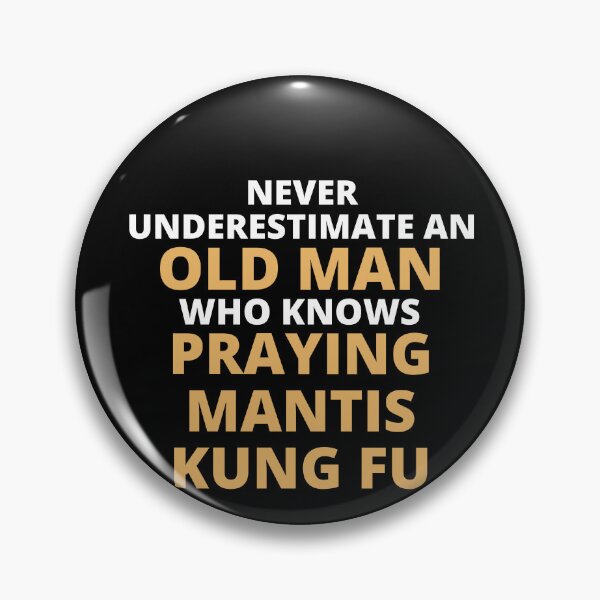 Artikelvorschau, Never Underestimate An Old Man Who Knows Praying Mantis Kung Fu entworfen und verkauft von clickmostro.
