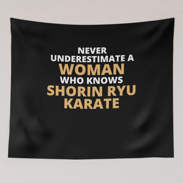 Artikelvorschau, Never Underestimate A Woman Who Knows Shorin Ryu Karate entworfen und verkauft von clickmostro.