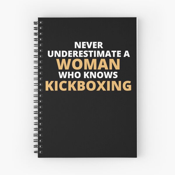 Aperçu de l'œuvre Never Underestimate A Woman Who Knows Kickboxing créée et vendue par clickmostro.