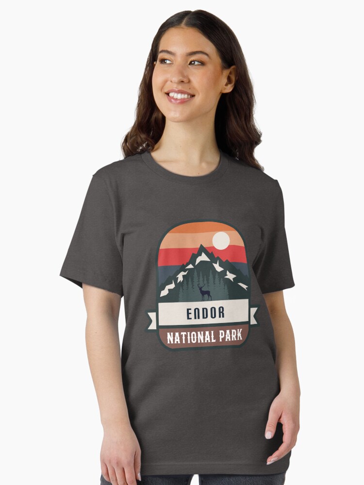 Imagen 2 de 7, Camiseta esencial con la obra Parque Nacional Endor, diseñada y vendida por Road-tees.