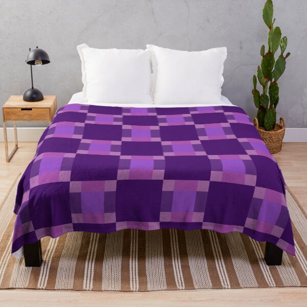 Artikelvorschau, Lila geometrische Quadrate, quadriert heißes Lila entworfen und verkauft von DeeCeeFashion.
