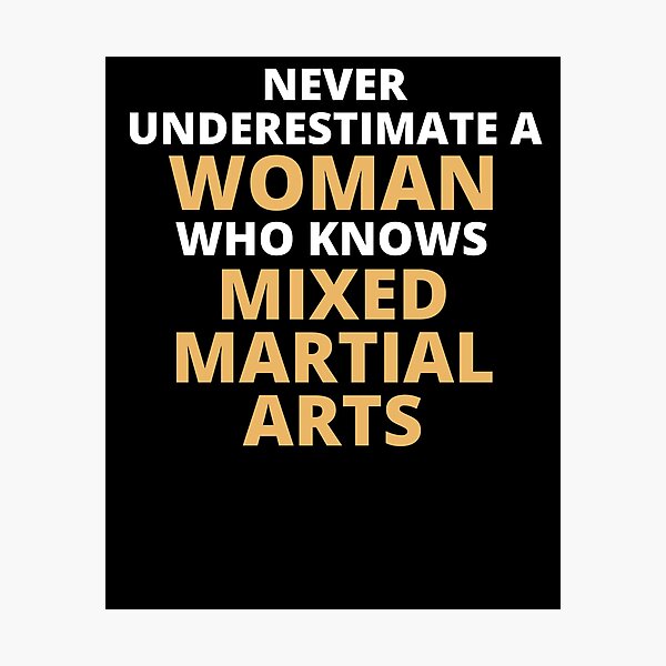 Artikel-Vorschau von Never Underestimate A Woman Who Knows Mixed Martial Arts, designt und verkauft von clickmostro.