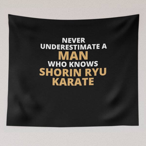 Artikelvorschau, Never Underestimate A Woman Who Knows Shorin Ryu Karate entworfen und verkauft von clickmostro.