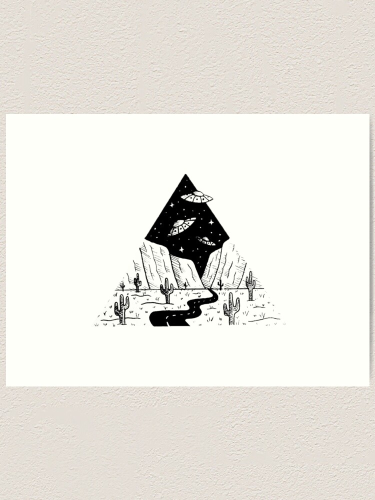 triangle drawing alien  Mini drawings, Doodle art, Easy drawings