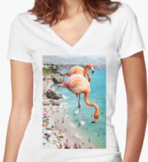Flamingos am Strand #redbubble #decor Tailliertes T-Shirt mit V-Ausschnitt