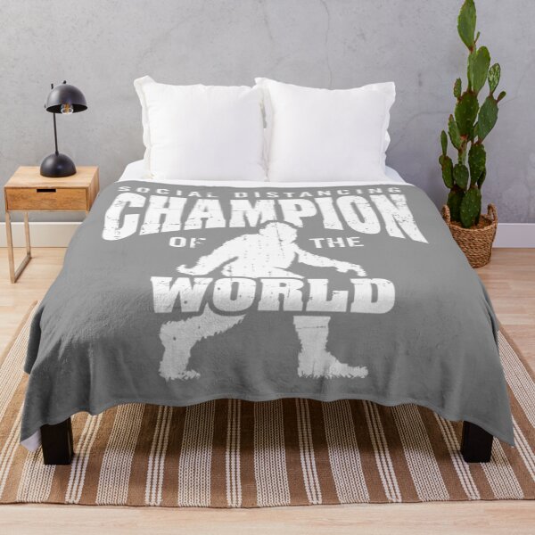 Artikelvorschau, Bigfoot T-ShirtBigfoot Social Distancing Champion of the World entworfen und verkauft von BoSaen.
