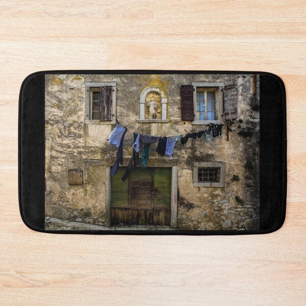 Aperçu de l'œuvre Immeuble à Buzet, Croatie créée et vendue par jojobob.