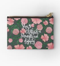 Bolso de mano Ella está vestida de fuerza y dignidad, floral