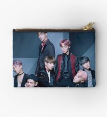 BTS-Gruppe Studio Clutch