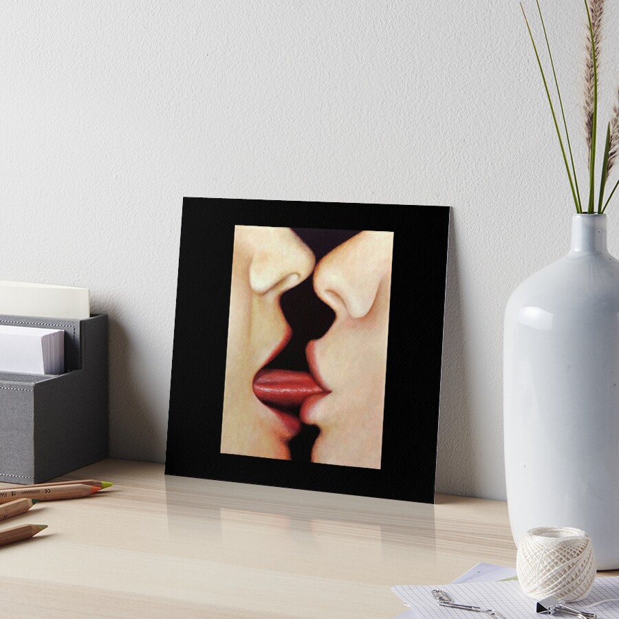 Impression rigide for Sale avec lœuvre « Baiser profond, baiser, sexy, pornstar, porno, xvideos, pornhub, mia khalifa » de lartiste Biqqs Redbubble