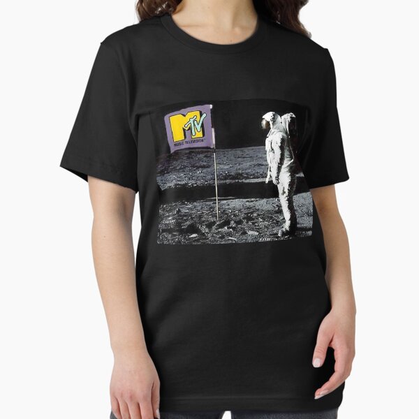 Vista previa del artículo con la obra «hombre de mtv en la bandera del logotipo de la luna», diseñado y vendido por MichaelPoole.